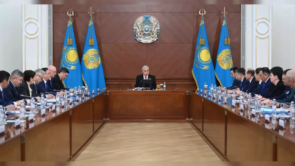 Токаев: Правительство и акимы должны пересмотреть свое отношение к работе