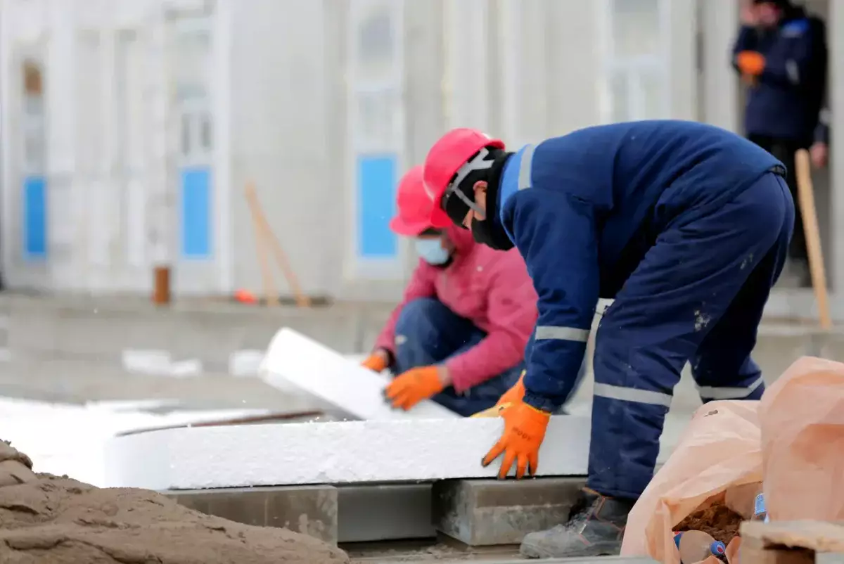 Отдавать предпочтение казахстанским компаниям при ремонте дорог обозначил Токаев