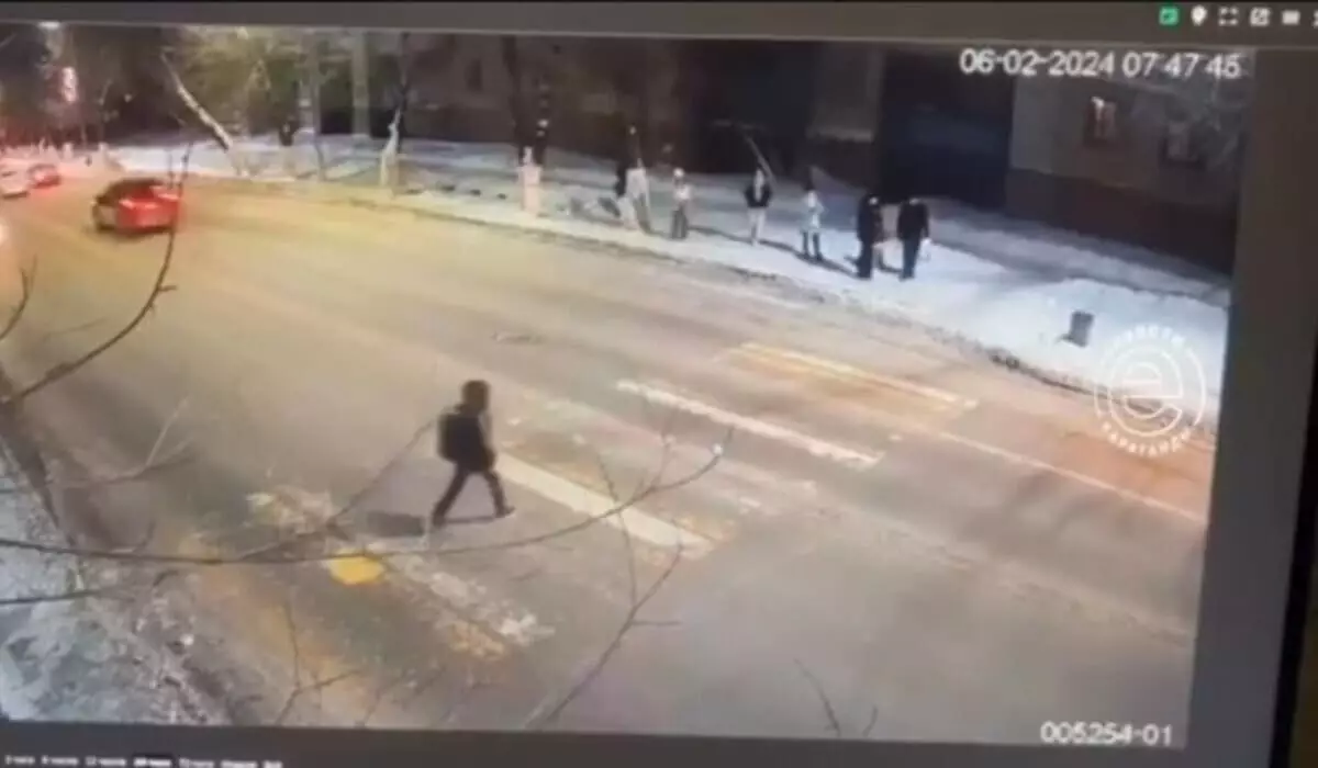 Момент смертельного наезда авто на школьника в Караганде попал на видео