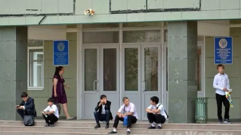 Директора школы в Атырау уволили на фоне появления скандальной аудиозаписи