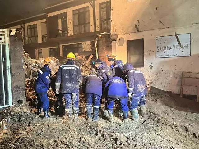 В Алматы из-за оплывины повреждены два частных дома
