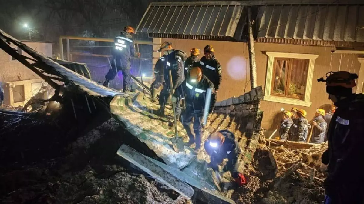 Оплывина разрушила дома в Алматы: ведется поиск четверых человек