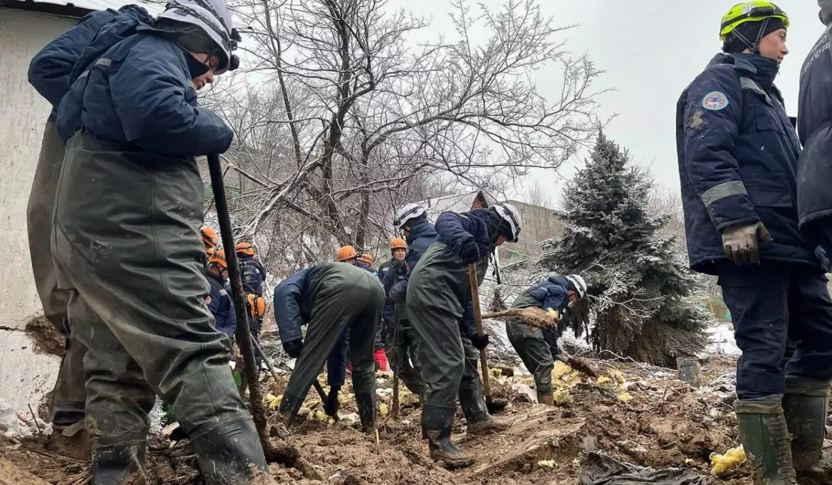 Сход оплывины: найдено тело мужчины, оставшегося под завалами в Алматы