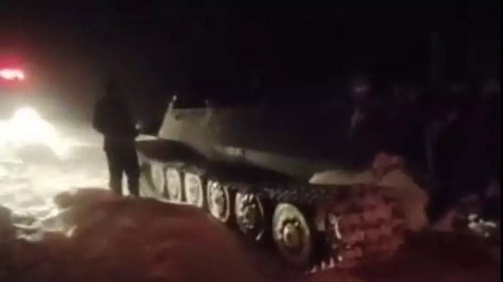 Военные присоединились к спасению людей из снежных заносов в Актюбинской области