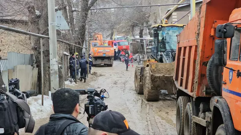Досаев про оползень в Алматы: Мы усилим контроль строительства в предгорной местности
