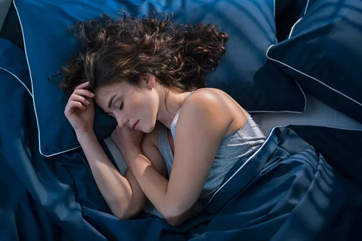 Что такое сонный паралич и как от него избавиться: отвечает врач