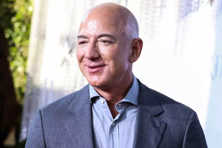 Джефф Безос продал акции Amazon на $2 млрд