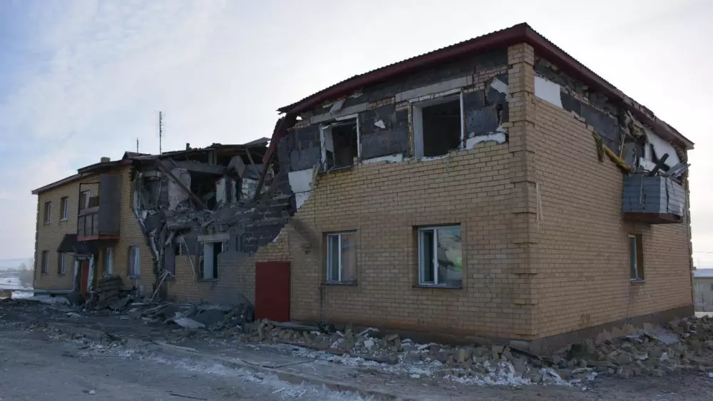 Взрыв в жилом доме в Карагандинской области: скончался один из пострадавших