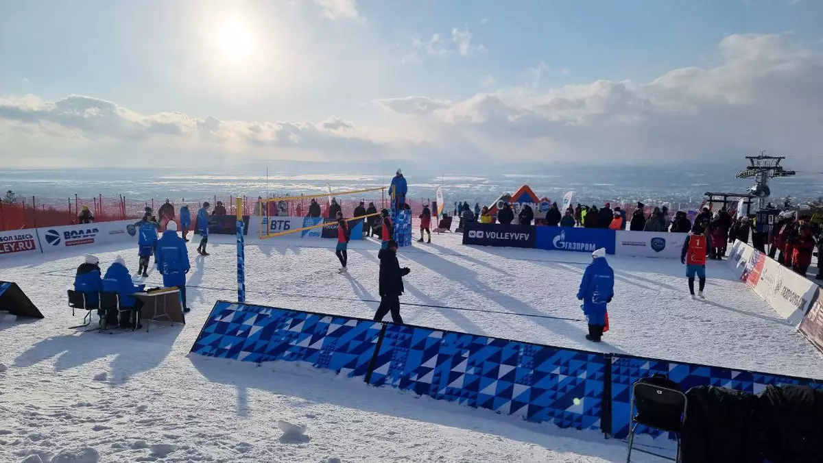 Влюбленные в Сахалин. Волейбол на снегу покоряет Дальний Восток