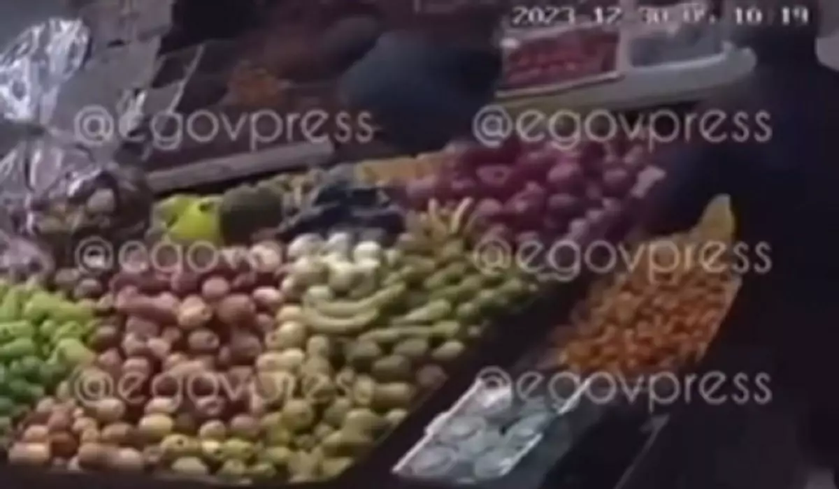 Стрельба в овощном магазине попала на видео в Алматы
