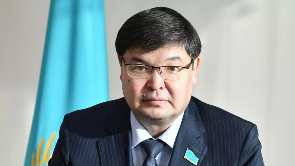 Министр Такиев сложил депутатские полномочия