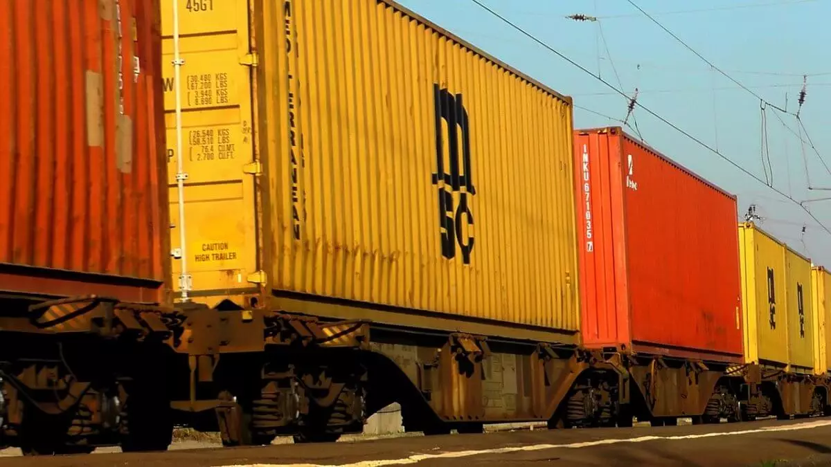Повышение железнодорожных тарифов ставит под угрозу экспорт Казахстана - депутат