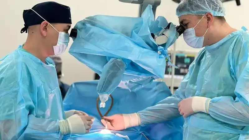 Младенцу с тяжелыми врожденными патологиями провели сложную операцию врачи Алматы