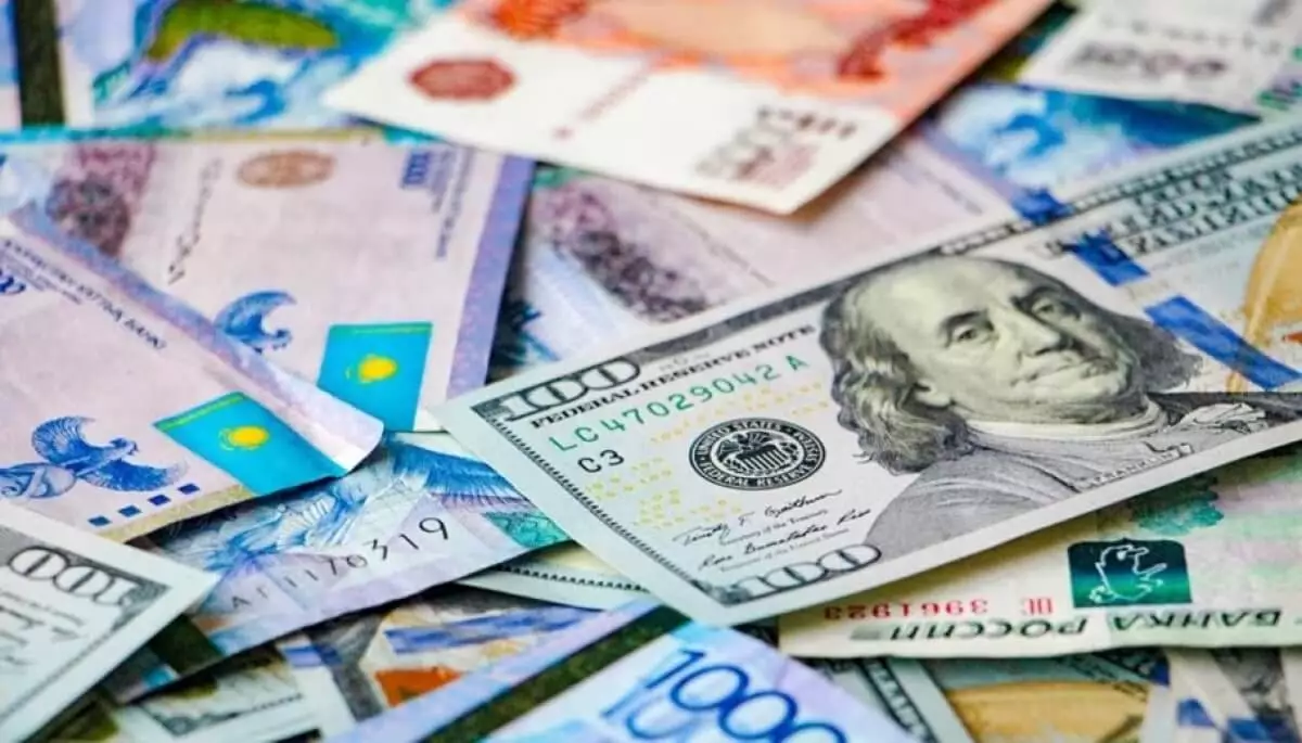 Курс валют на 15 февраля 2024 года: доллар, рубль и евро