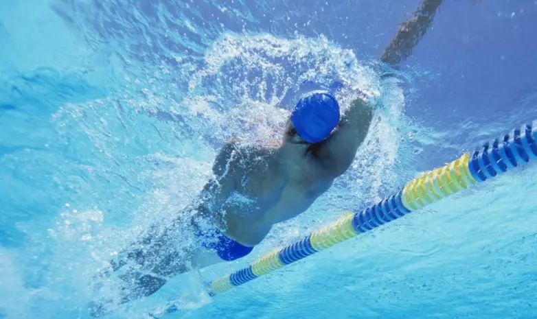 Казахстанский пловец не смог пробиться в полуфинал ЧМ-2024 на дистанции 200 м на спине
