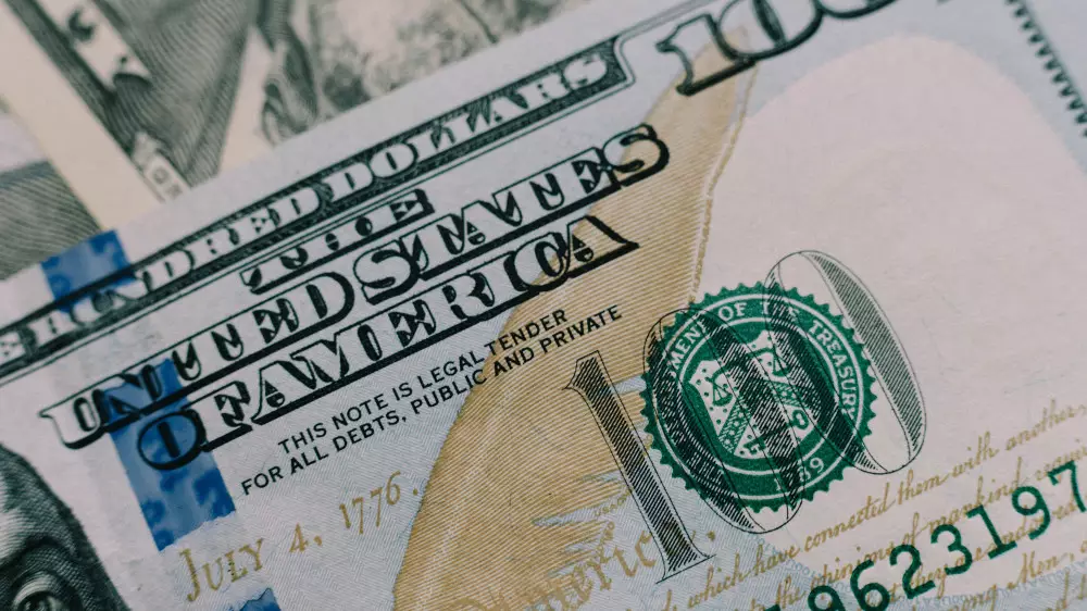 Курс доллара снова растет: итоги торгов 15 февраля