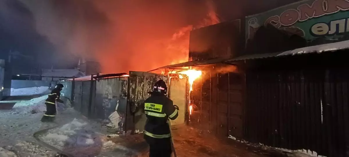 Произошел пожар в складском помещении в Астане