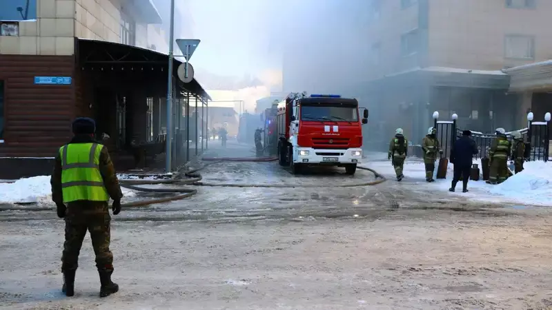 Пожар на барахолке Алматы: площадь пожара составила более 2 тысяч кв. м.