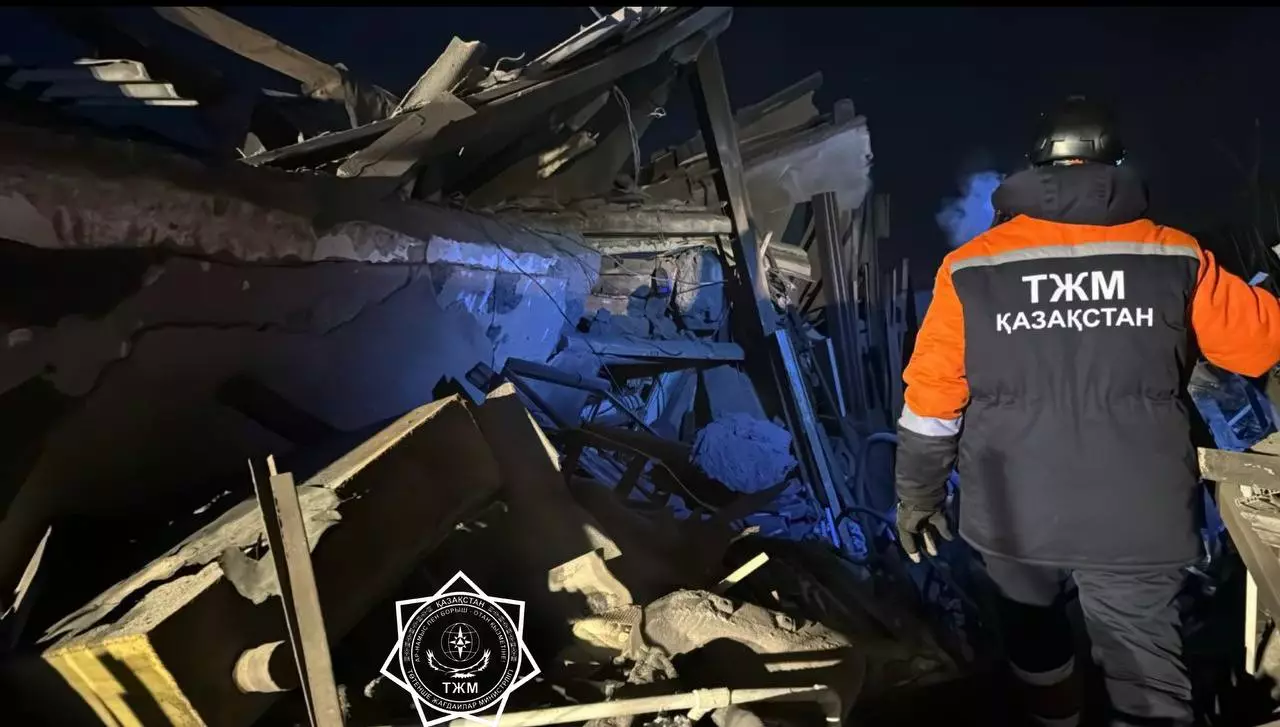 Мужчина пострадал при взрыве жилого дома в Караганде