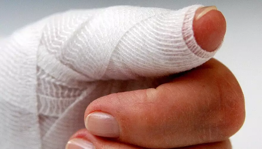 Костанайца оштрафовали на 400 тысяч тенге за повреждённый ноготь сотрудницы