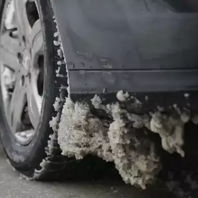 Как автовладельцам в зимний период справиться с солью