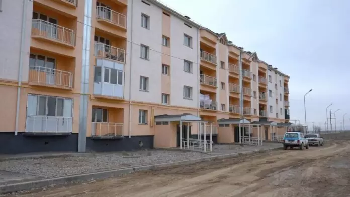 Построенная по госпрограмме многоэтажка трещит по швам в Туркестанской области