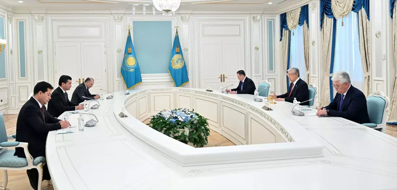 Глава государства принял министра иностранных дел Узбекистана Бахтиёра Саидова