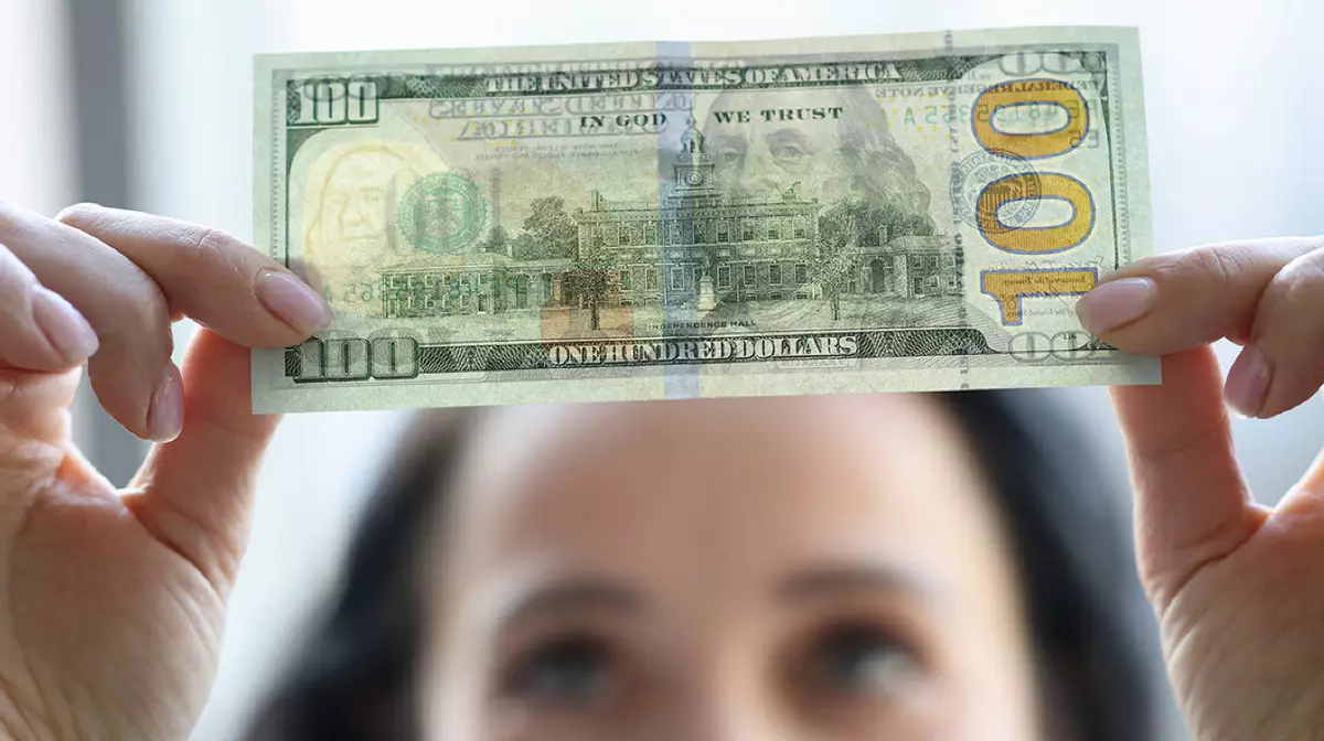 В Шымкенте мужчина пытался сбыть фальшивые доллары