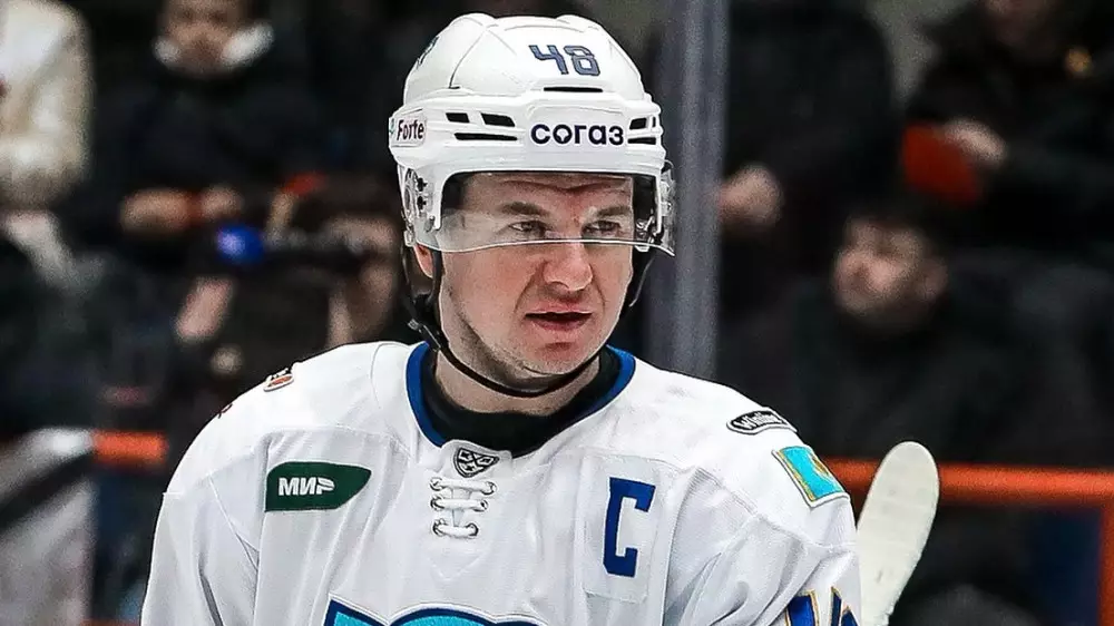 Казахстанский хоккеист установил поразительный рекорд в КХЛ