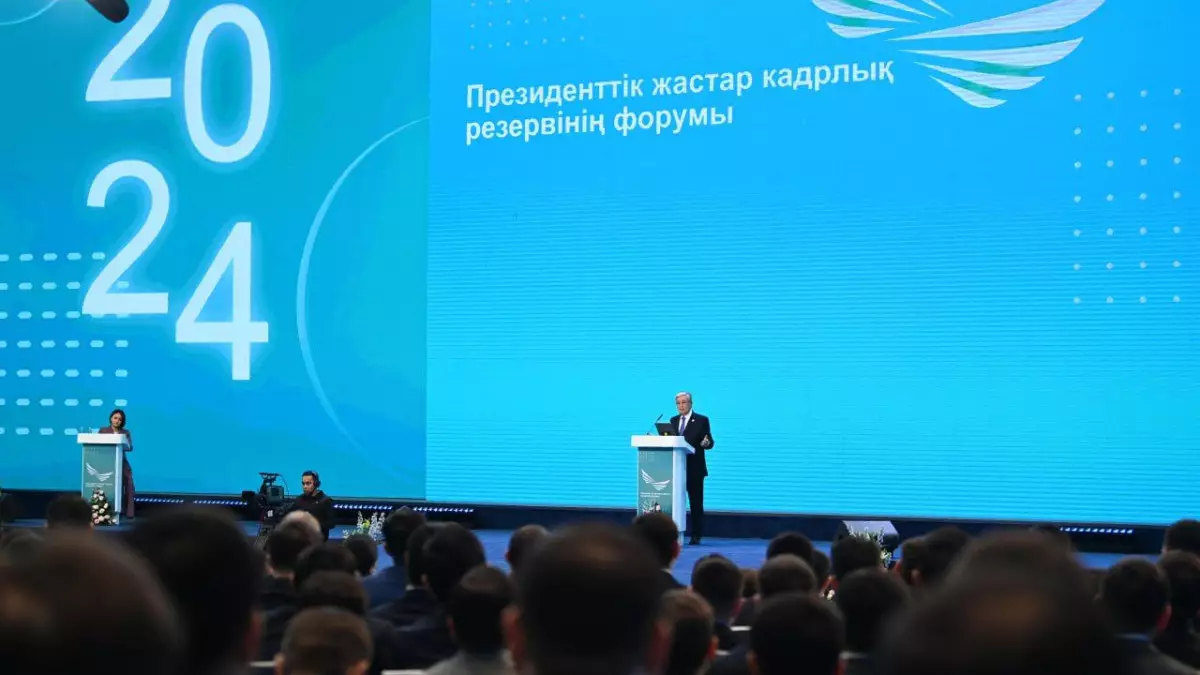 Необходимо продолжить внедрение гибридной модели государственной службы - Токаев