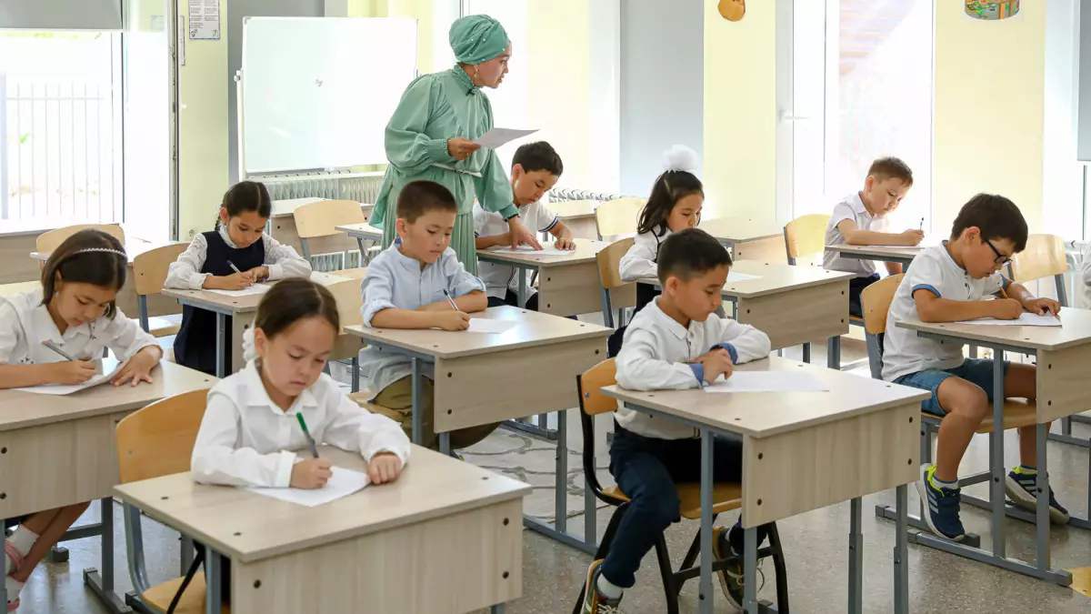 Единый часовой пояс: изменится ли время начала учебы в казахстанских школах
