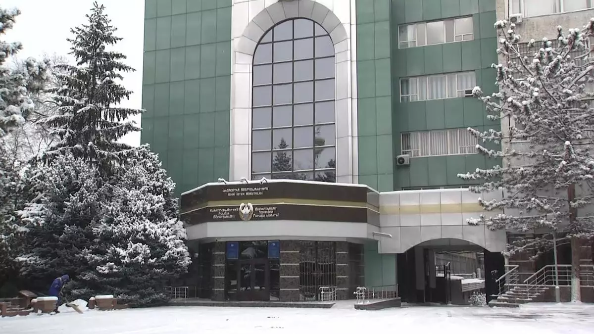 В Алматы задержали сотрудника городского акимата