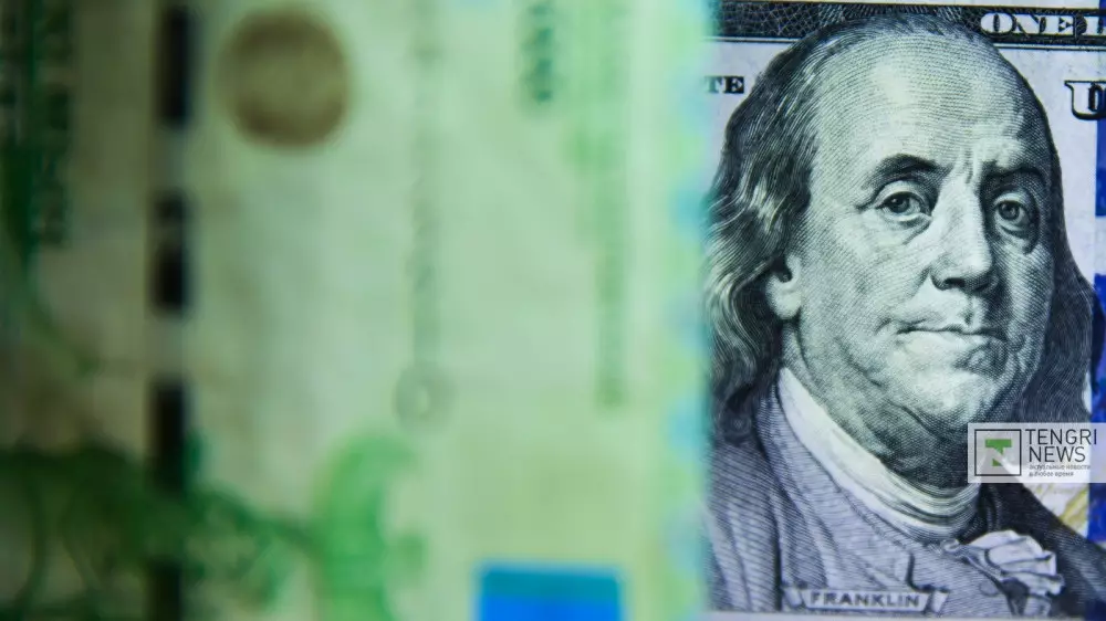 Сколько стоит доллар, евро и рубль в казахстанских обменниках