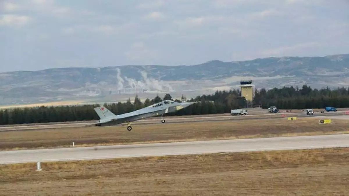 Турецкий истребитель пятого поколения впервые поднялся в воздух