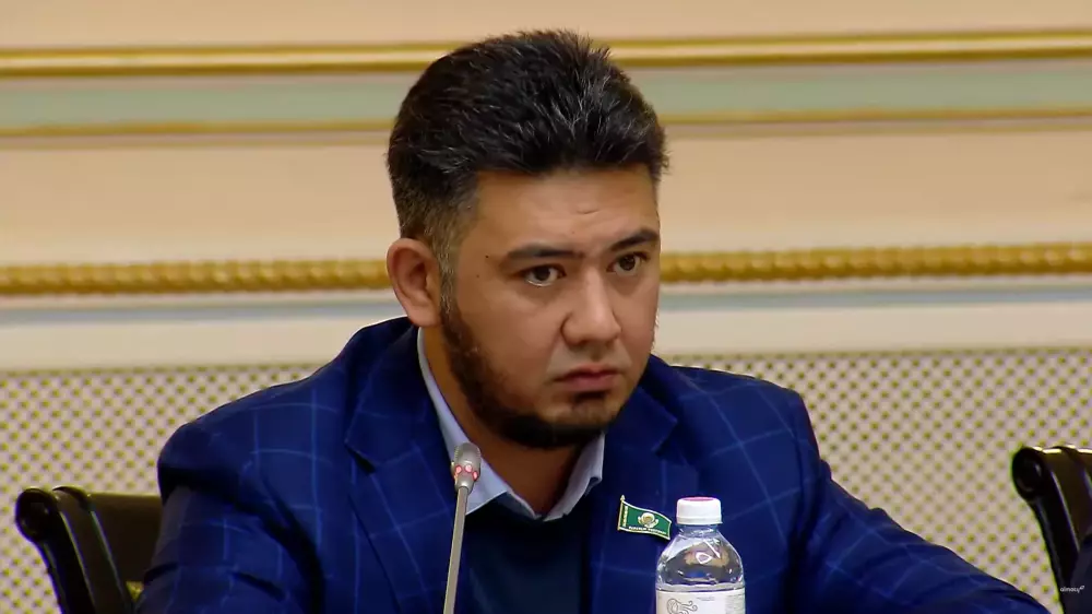 Заматерился на сессии маслихата: как накажут депутата в Алматы