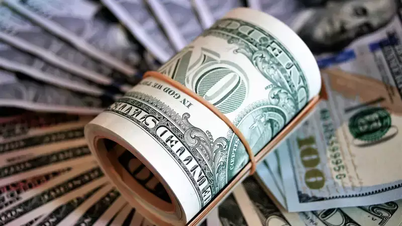 Доллар продолжает дешеветь на торгах 22 февраля