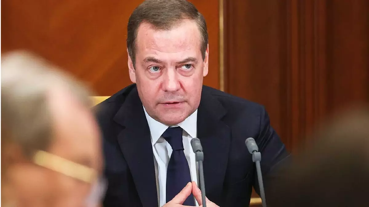 Медведев впервые высказался о «голой» вечеринке Ивлеевой