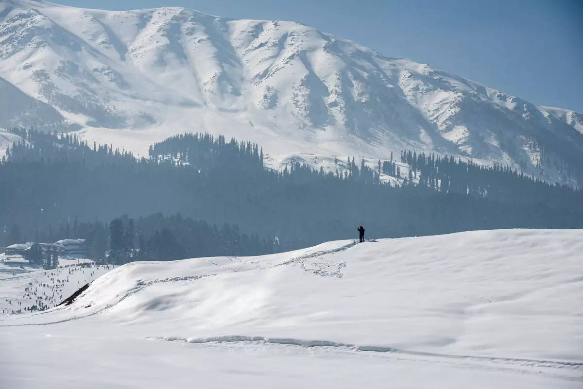 Лыжник из России погиб при сходе лавины в Индии