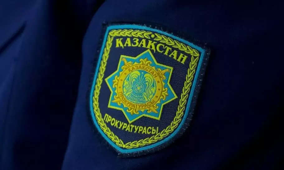 Старший прокурор района задержан в Конаеве по делу о мошенничестве
