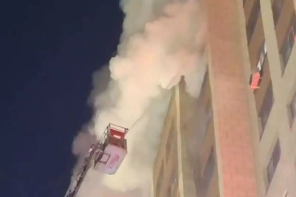 Квартира на 12 этаже горела в Астане (ВИДЕО)