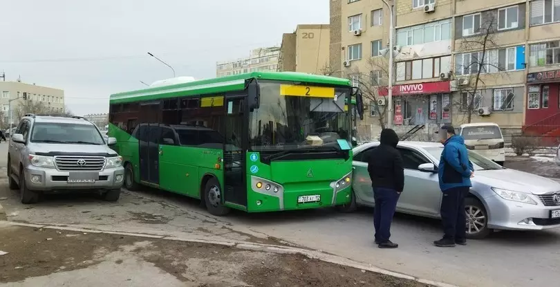Автобус с пассажирами попал в ДТП в Актау