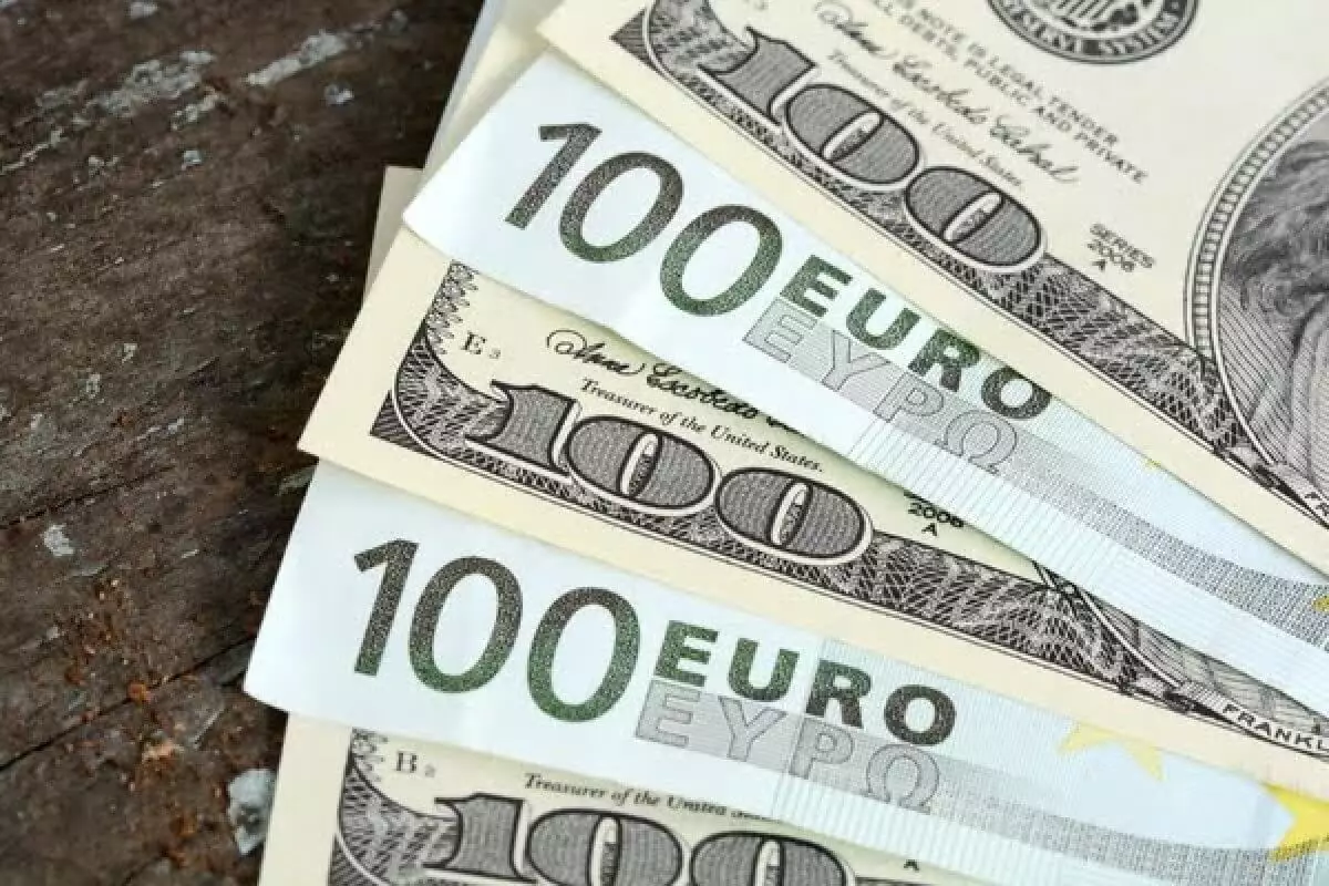 Курс валют на 25 февраля 2024 года: доллар, рубль и евро