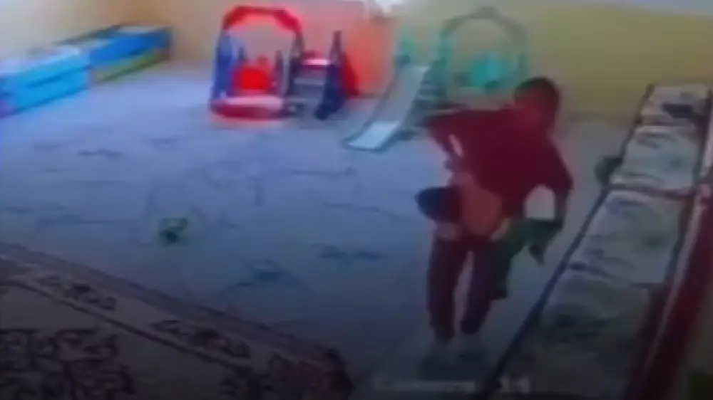 Избиение ребенка в детском саду в Туркестане попало на видео