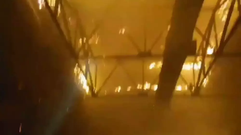 Машиностроительный завод загорелся в Караганде