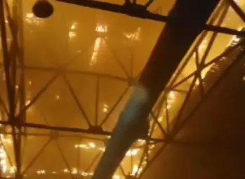 Крупный пожар на заводе в центре Караганды пытаются потушить спасатели