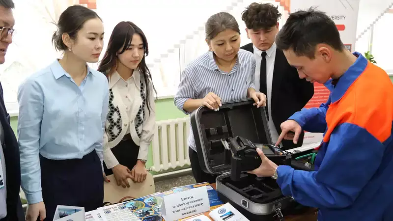 Алматинские школьники рассказали, кем хотят стать в будущем и кем их видят родители