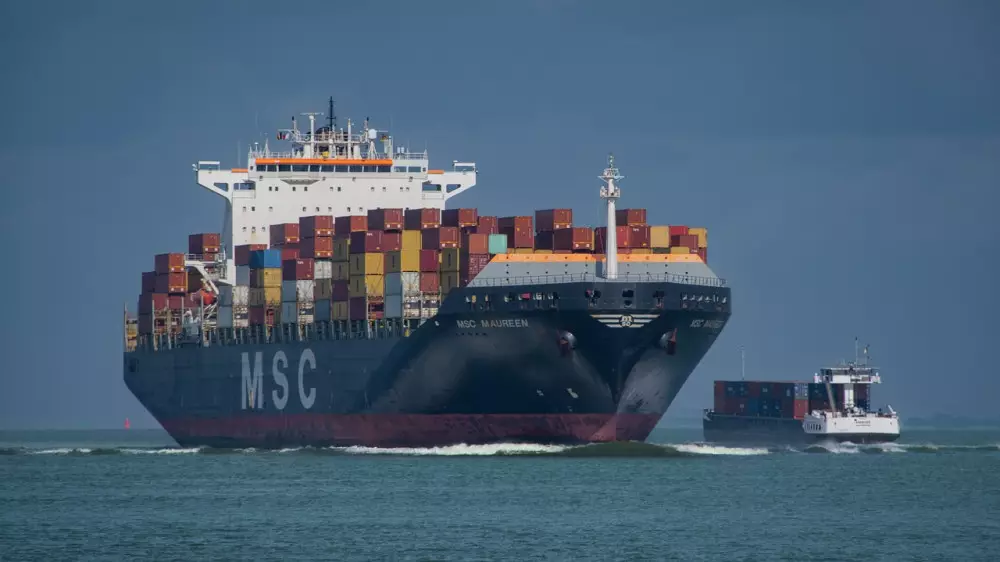 Жыл сайын мұхиттар мен теңіздерде 2 мың контейнер батып кетеді