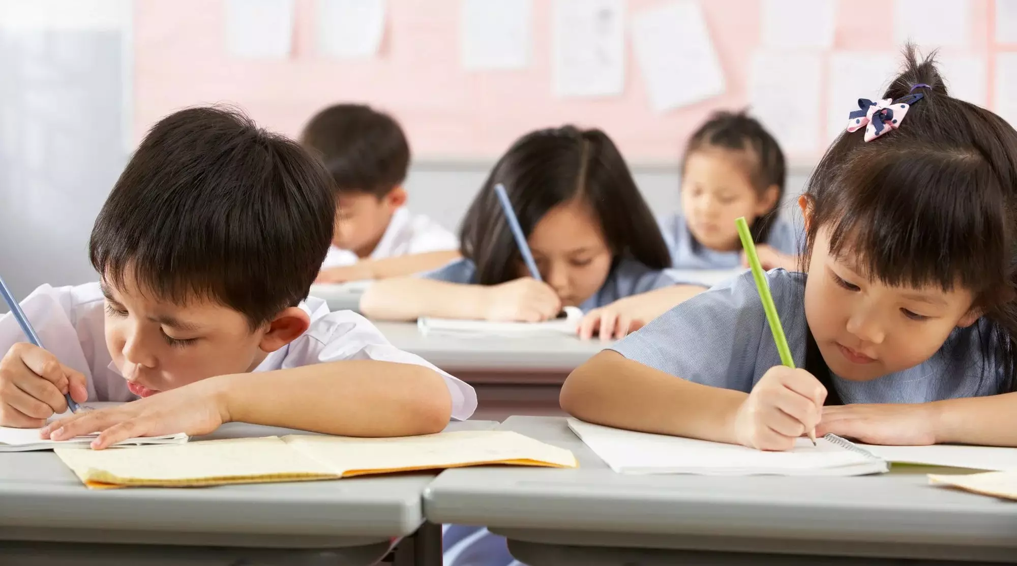 Экзамены для поступающих в первые классы запретили в Казахстане