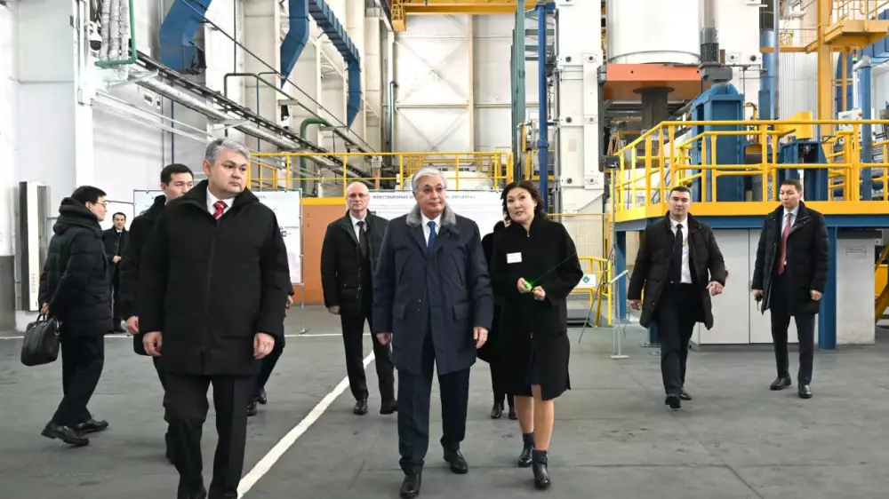 Токаев посетил один из крупнейших комбинатов в Казахстане