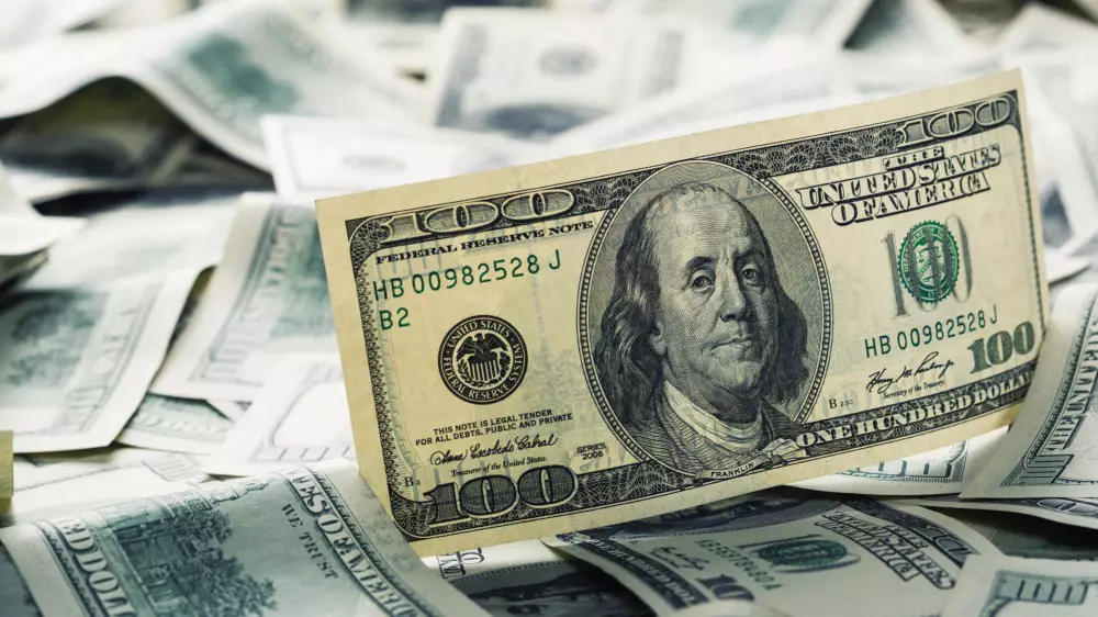 Доллар продолжает слабеть на торгах в Казахстане